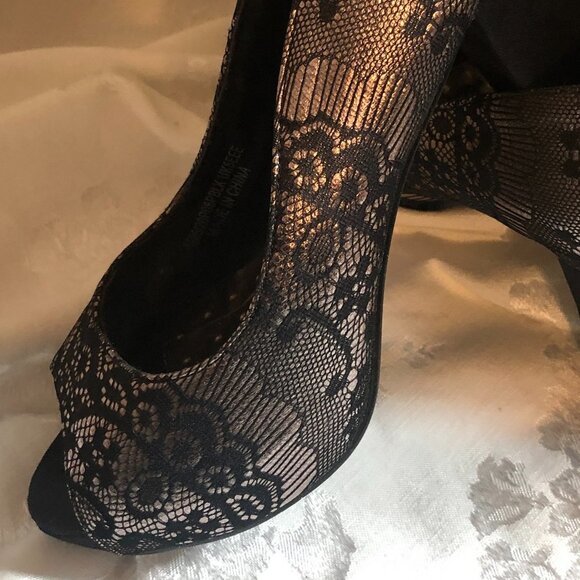 Black and Silver Lace Look Toeless Pump - Picture 14 of 16